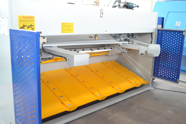 神冲液压闸式剪板机QC11Y-4X2500正面图片.jpg