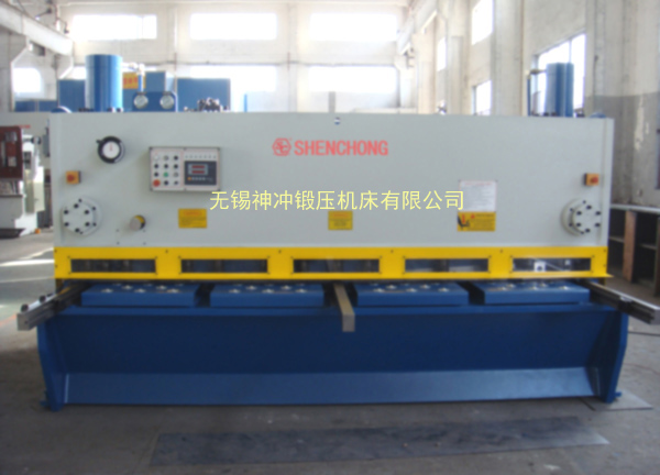 QC11Y-12×3200液压剪板机.jpg