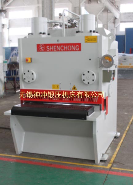 QC11Y-16×1000液压剪板机.jpg