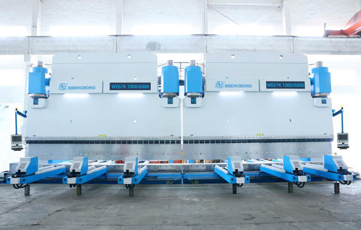 双机联动数控折弯机1000T6000×2双机联动ESA550，16轴出口.jpg
