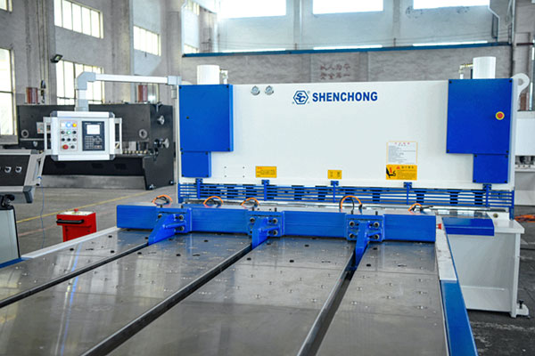 前送料数控剪板机